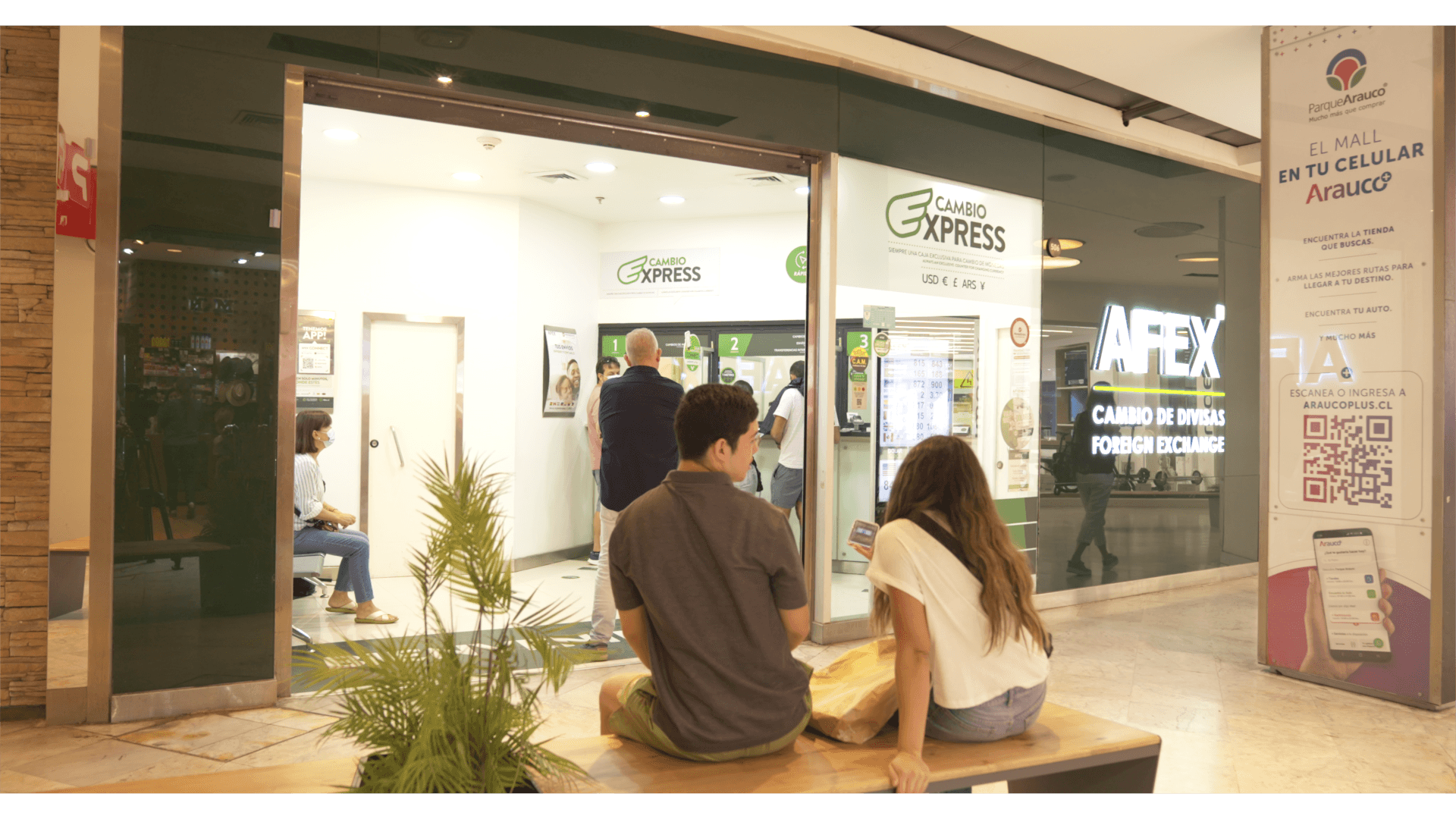 Persona en caja de Afex Agustinas